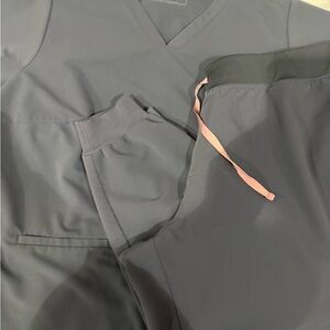 Figs Charcoal Scrub Set